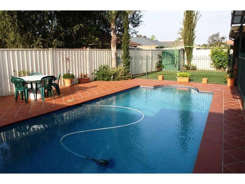 Wattle Grove NSW 2173