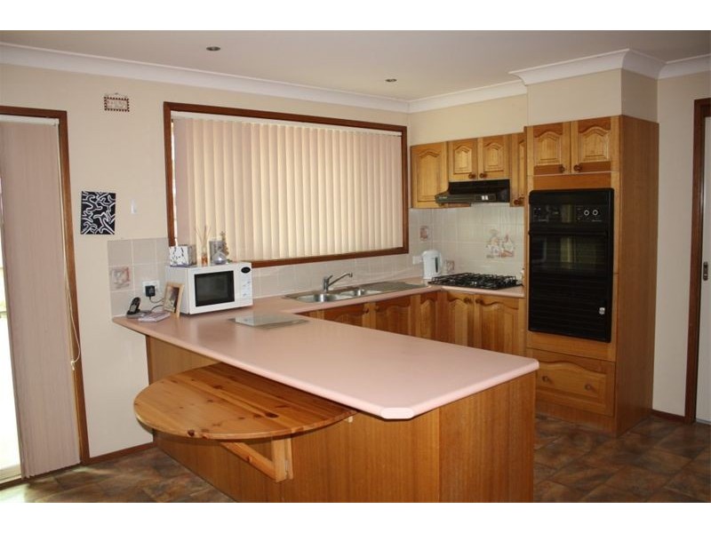 11 Glanara, Wattle Grove NSW 2173