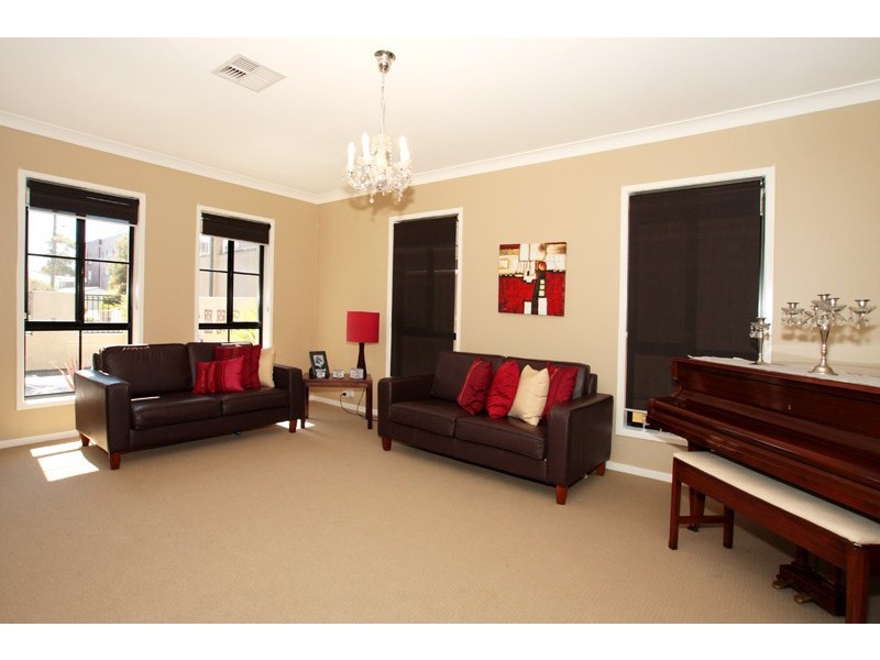 27  Riverview Rd, Pleasure Point NSW 2172