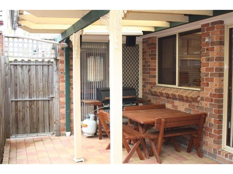 30  Paroo Crt, Wattle Grove NSW 2173