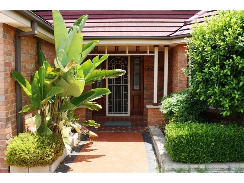 15 Tomago Crt, Wattle Grove NSW 2173