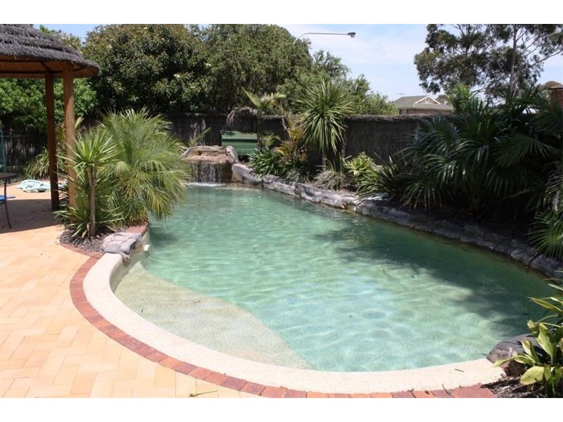 15 Tomago Crt, Wattle Grove NSW 2173