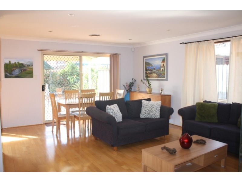 25  Martindale Crt, Wattle Grove NSW 2173