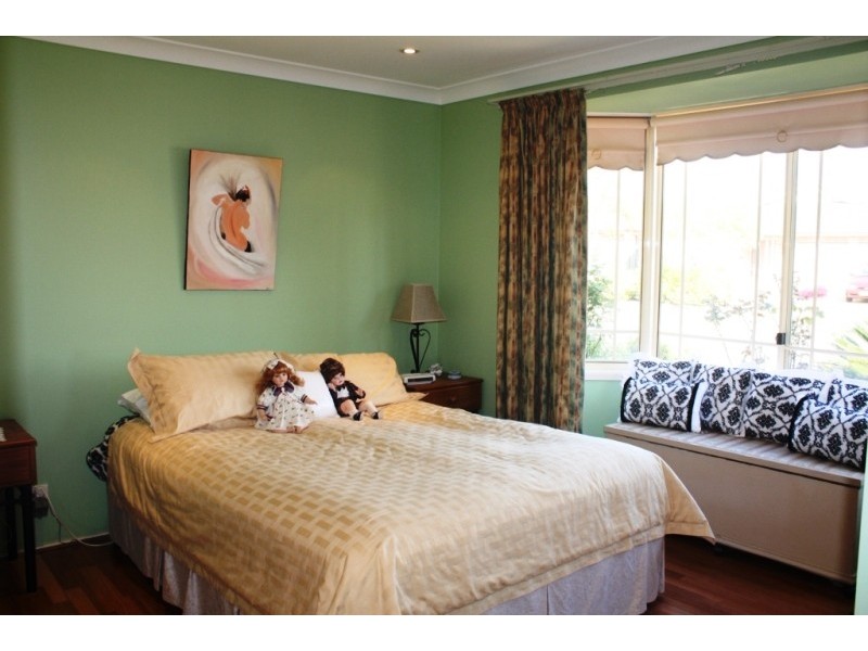 25  Martindale Crt, Wattle Grove NSW 2173