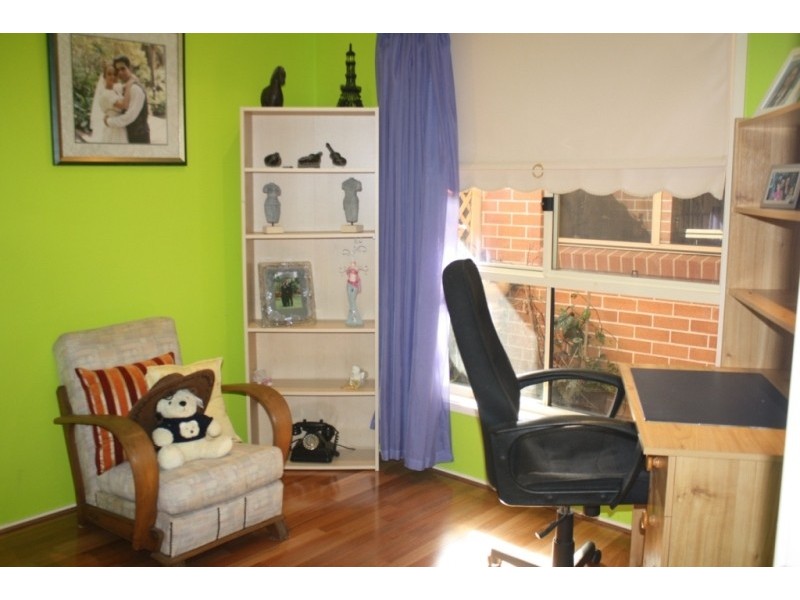 25  Martindale Crt, Wattle Grove NSW 2173