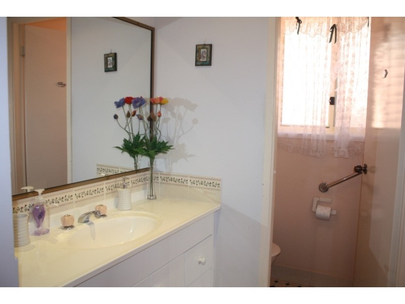 25  Martindale Crt, Wattle Grove NSW 2173