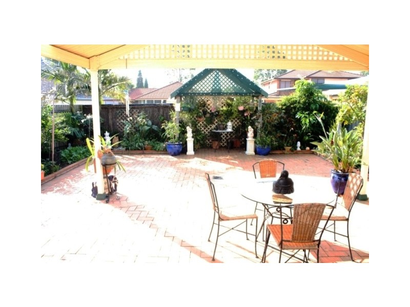 25  Martindale Crt, Wattle Grove NSW 2173