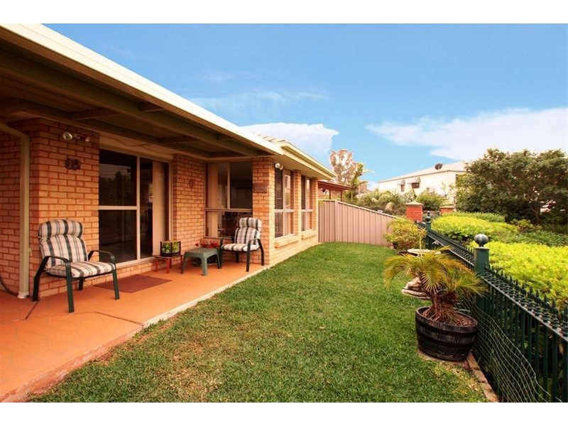 4  Peri Crt, Wattle Grove NSW 2173