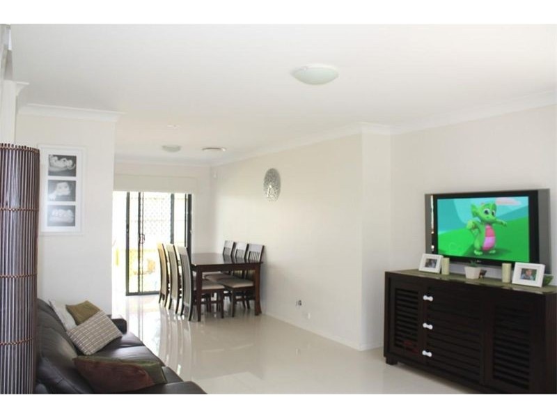 8  Whitfield Pde, Hammondville NSW 2170