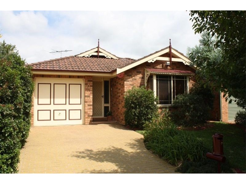 6  Leeswood court, Wattle Grove NSW 2173