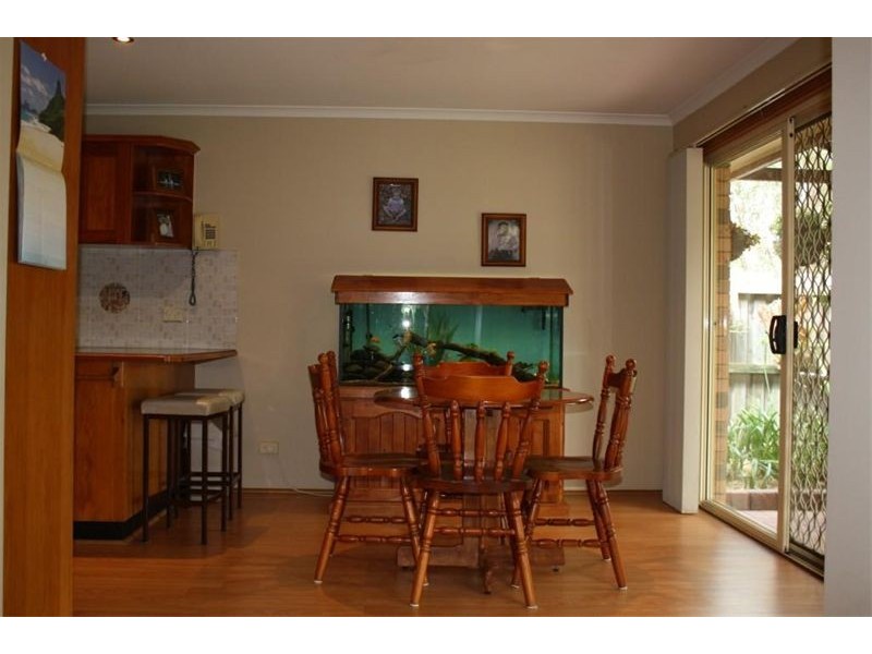 6  Leeswood court, Wattle Grove NSW 2173