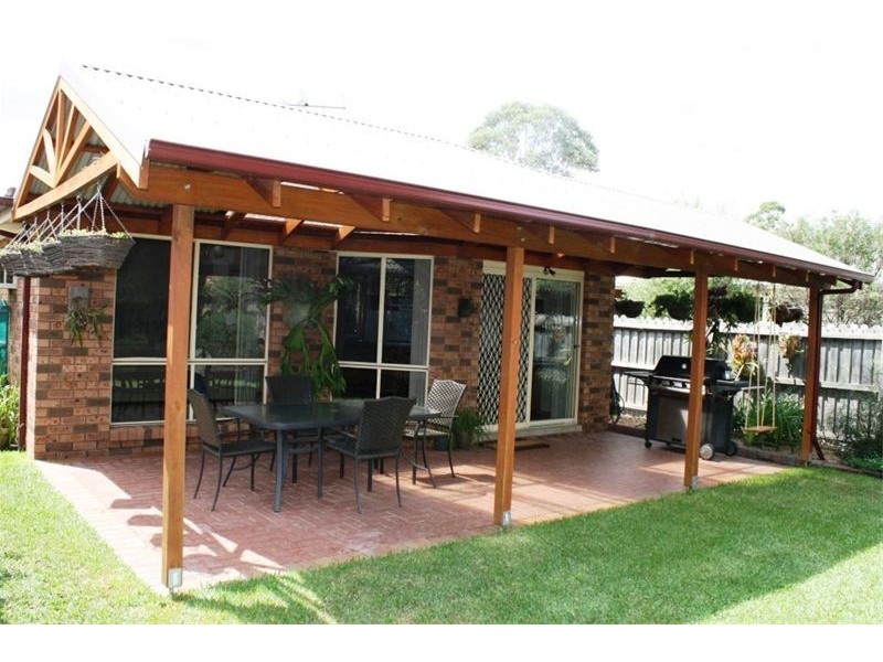 6  Leeswood court, Wattle Grove NSW 2173