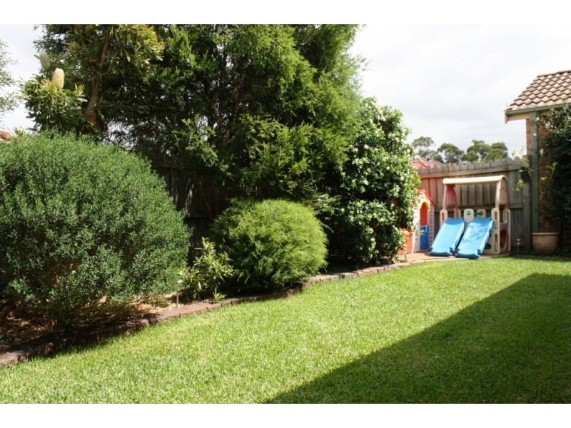 6  Leeswood court, Wattle Grove NSW 2173