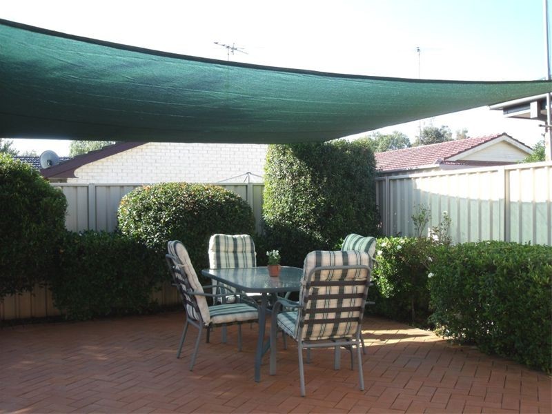 15 Banyule Crt, Wattle Grove NSW 2173