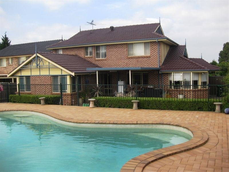 2 Eildon Court, Wattle Grove NSW 2173