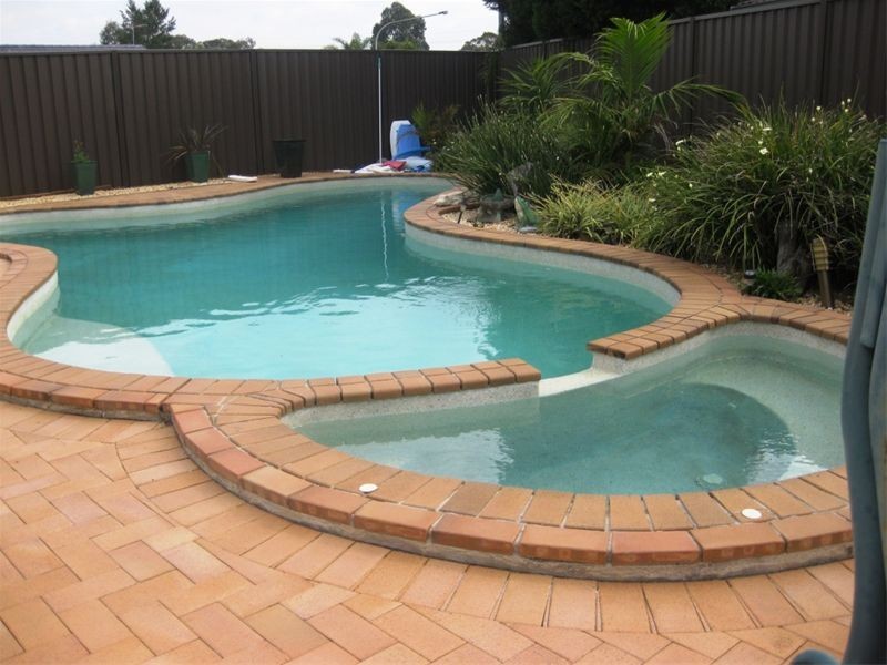 2 Eildon Court, Wattle Grove NSW 2173