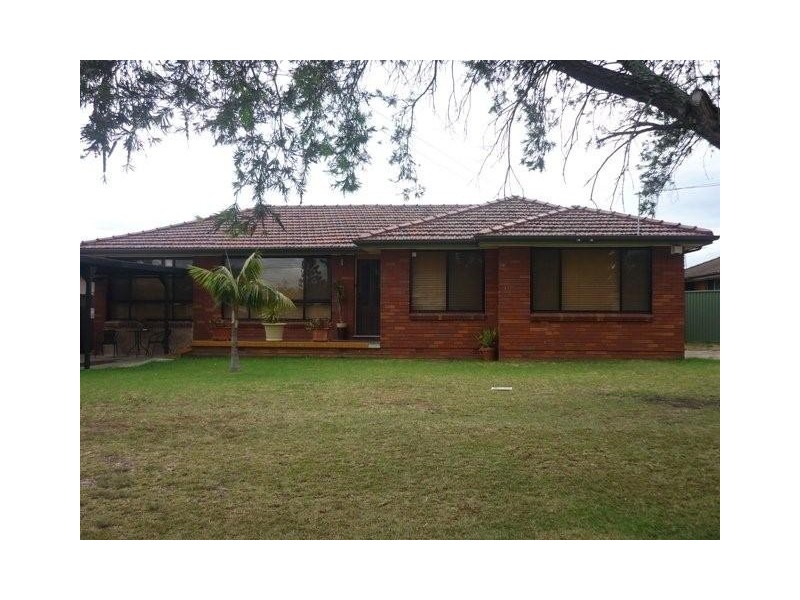 17 LongStaff Ave, Chipping Norton NSW 2170