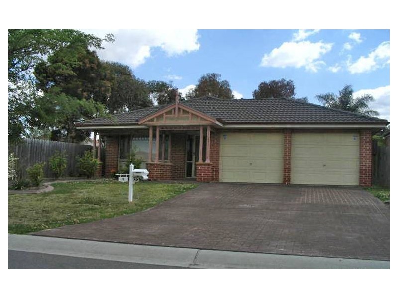4 Murray Crt, Wattle Grove NSW 2173