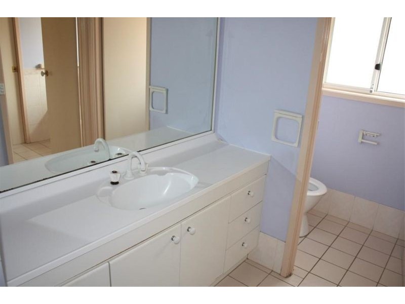 16 Clarendon Court, Wattle Grove NSW 2173