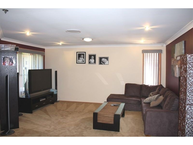 22 Morton Crt, Wattle Grove NSW 2173