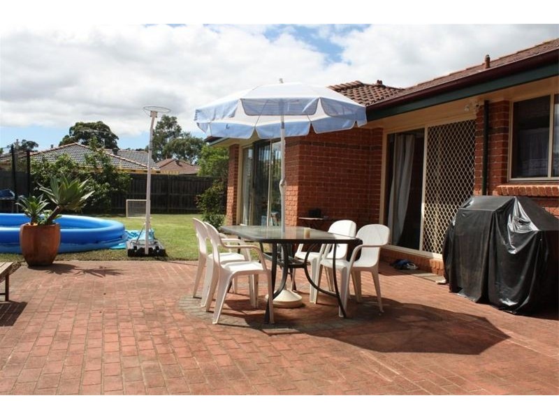 22 Morton Crt, Wattle Grove NSW 2173