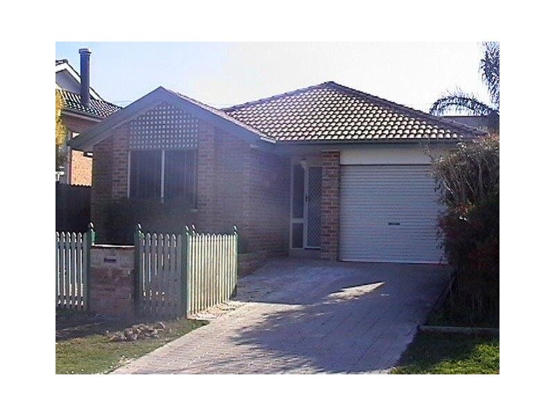 17 Collie Court, Wattle Grove NSW 2173