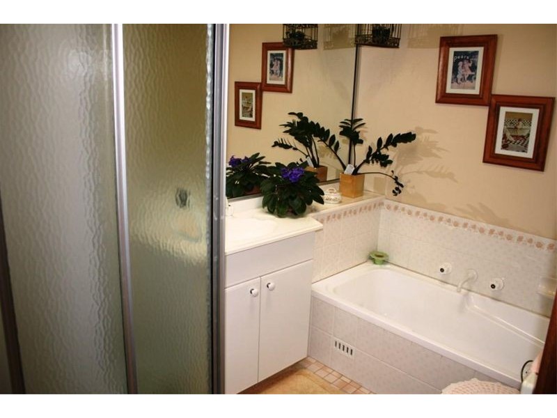 3  Cooma Crt, Wattle Grove NSW 2173