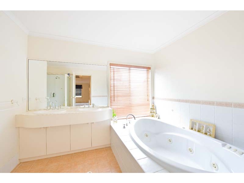 17 Pelorus Ave, Voyager Point NSW 2172