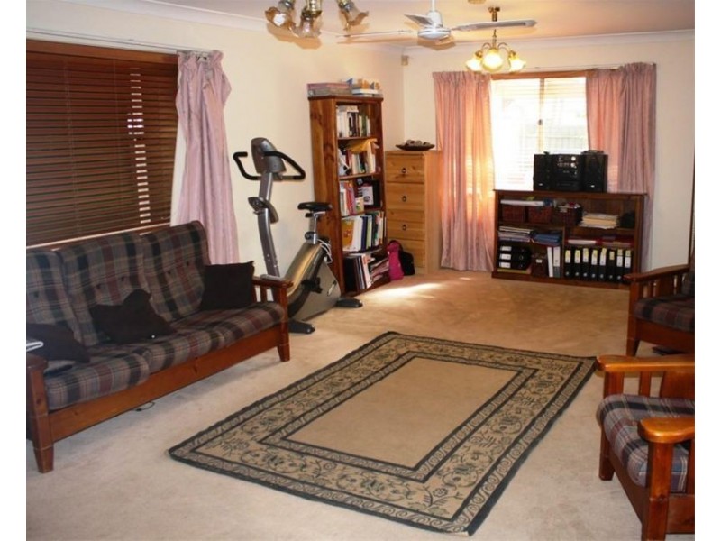 16 Lanyon Court, Wattle Grove NSW 2173