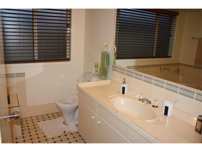 34  Birdwood Ave, Wattle Grove NSW 2173