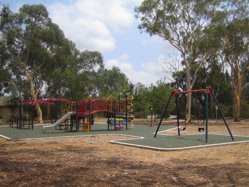 25  Delfin Dr, Wattle Grove NSW 2173