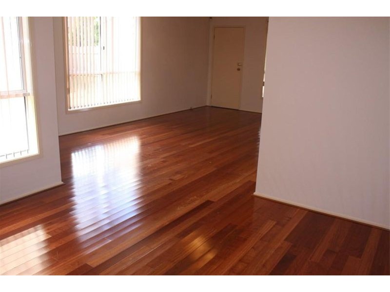 25  Delfin Dr, Wattle Grove NSW 2173