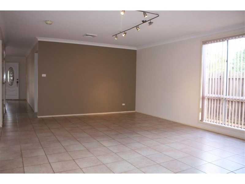 25  Delfin Dr, Wattle Grove NSW 2173