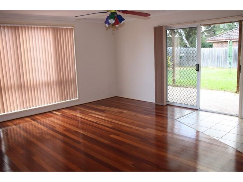 25  Delfin Dr, Wattle Grove NSW 2173