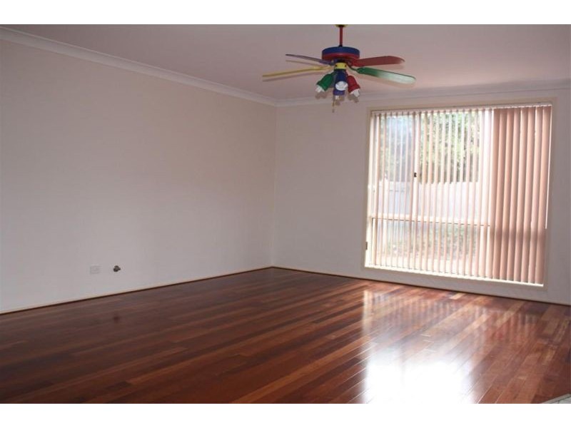 25  Delfin Dr, Wattle Grove NSW 2173