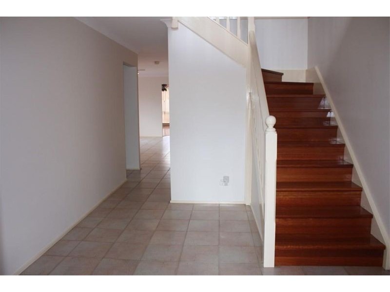 25  Delfin Dr, Wattle Grove NSW 2173