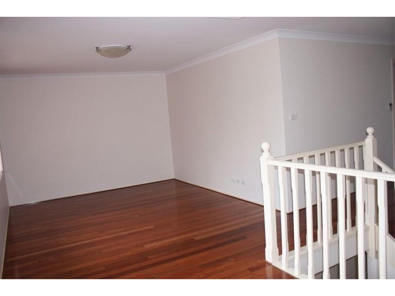 25  Delfin Dr, Wattle Grove NSW 2173