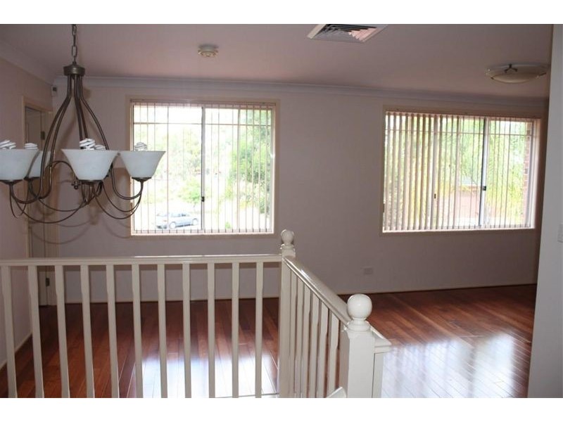 25  Delfin Dr, Wattle Grove NSW 2173