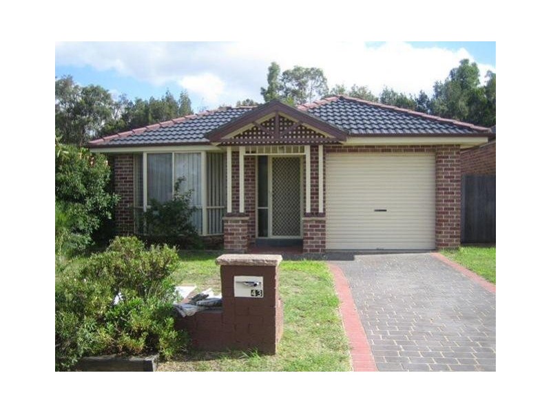 43 Wombeyan Crt, Wattle Grove NSW 2173