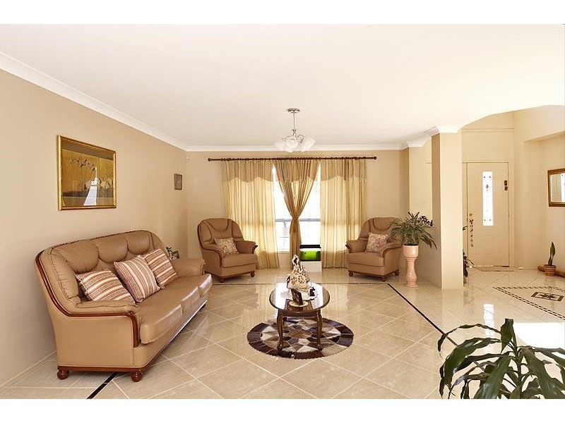 5 Punctata Crt, Voyager Point NSW 2172