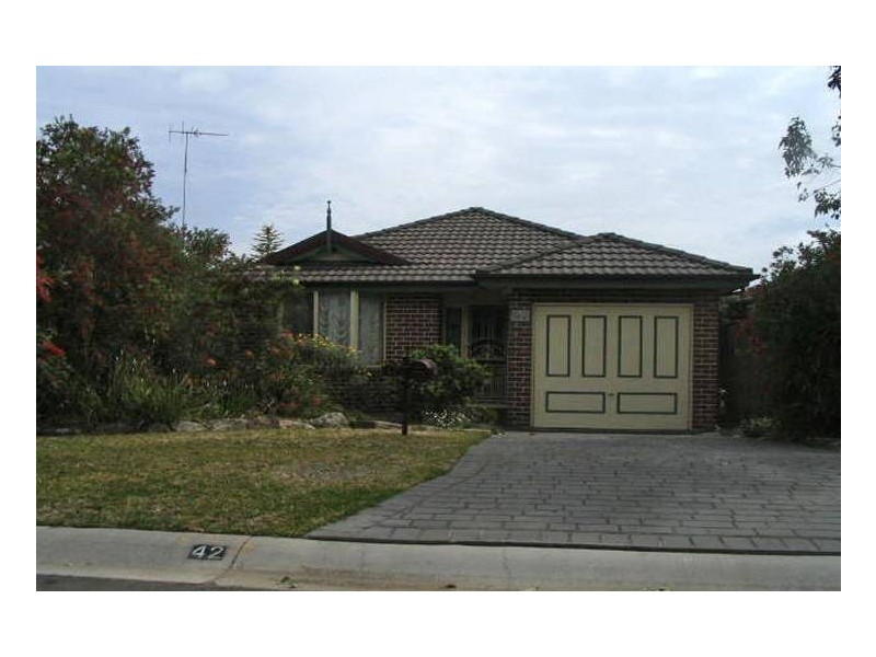 42 Lyndhurst Crt, Wattle Grove NSW 2173