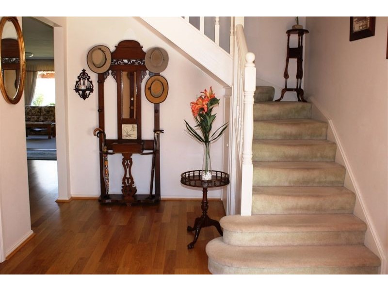 19  Jimbour Crt, Wattle Grove NSW 2173