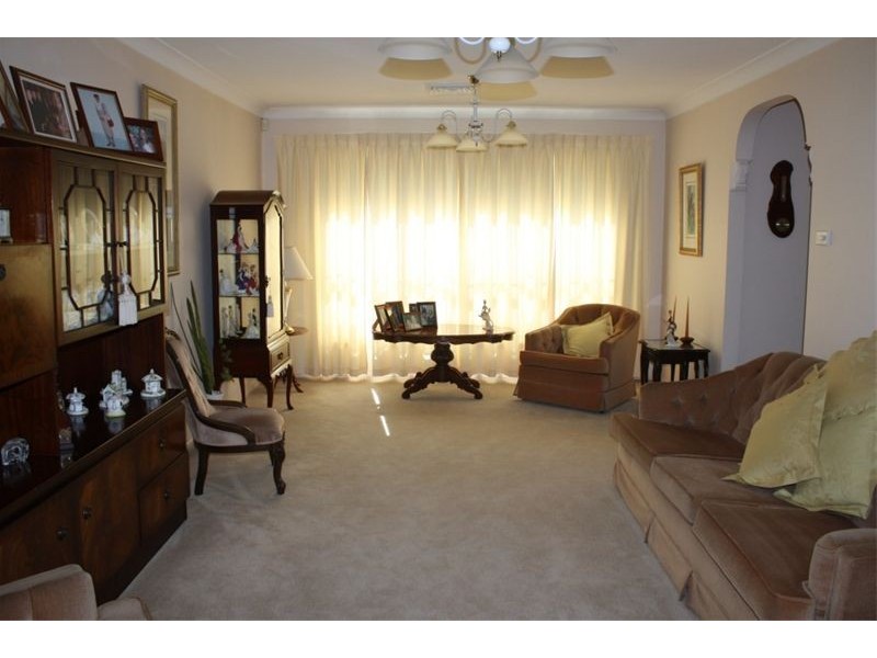 19  Jimbour Crt, Wattle Grove NSW 2173