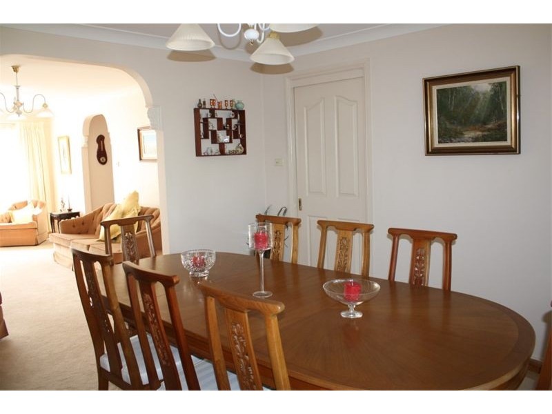 19  Jimbour Crt, Wattle Grove NSW 2173