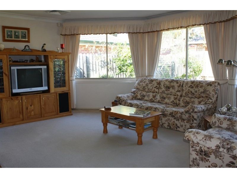 19  Jimbour Crt, Wattle Grove NSW 2173