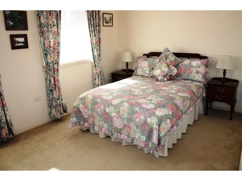 19  Jimbour Crt, Wattle Grove NSW 2173