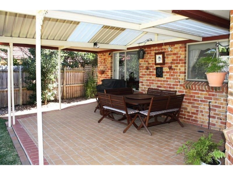 19  Jimbour Crt, Wattle Grove NSW 2173