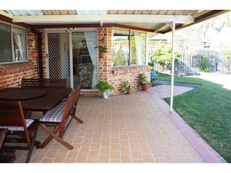 19  Jimbour Crt, Wattle Grove NSW 2173