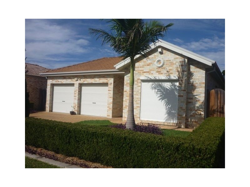 18 Delfin Drive, Wattle Grove NSW 2173