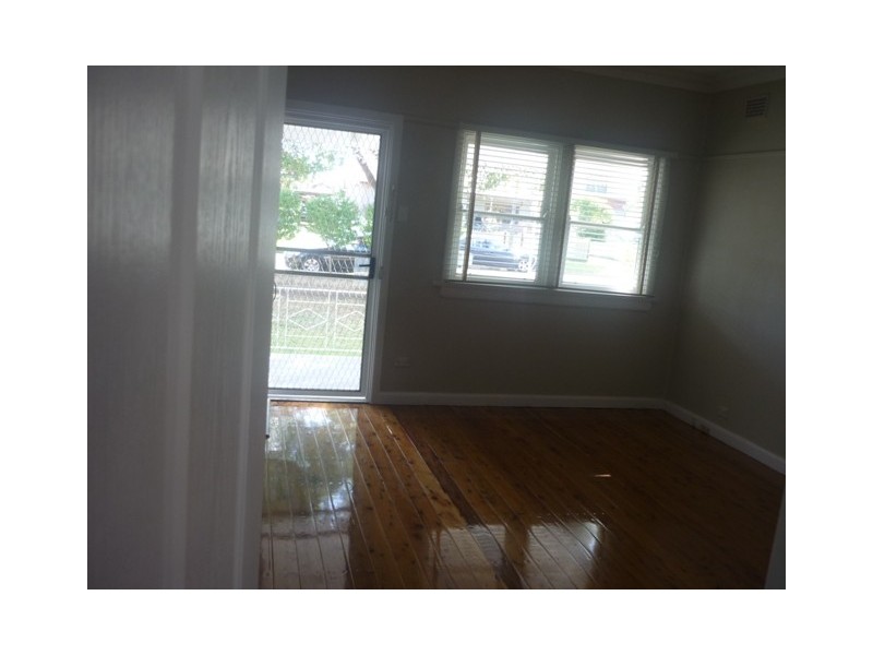 8 Bradshaw Ave, Moorebank NSW 2170